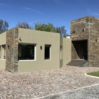 Vista de la fachada del Hotel