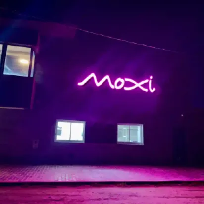 Fachada Exterior de Restaurante Moxi